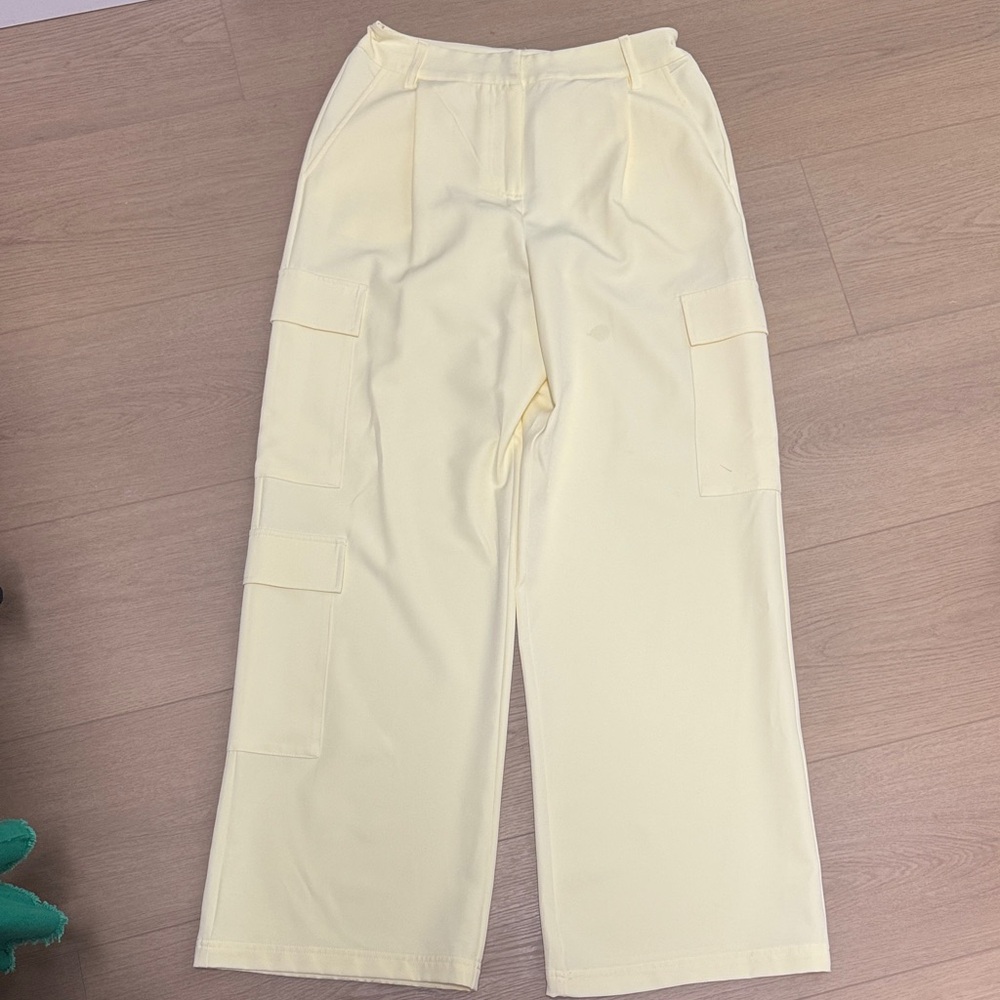 Light yellow Gianni Bini size Large pants